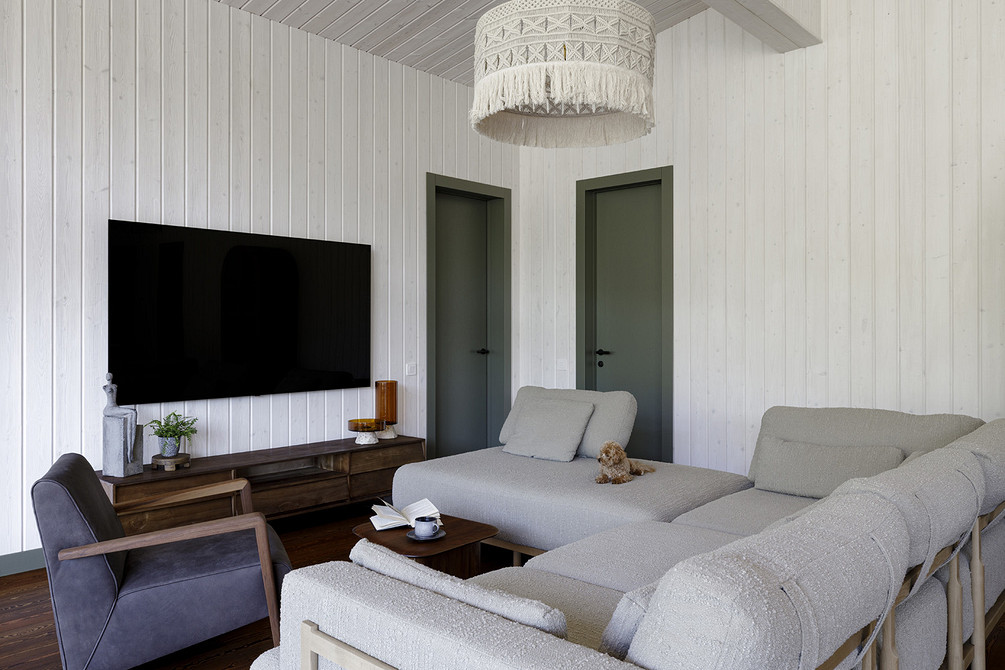 Дом с потрясающими видами на горы: интерьер 116 кв. м для двух поколений семьи