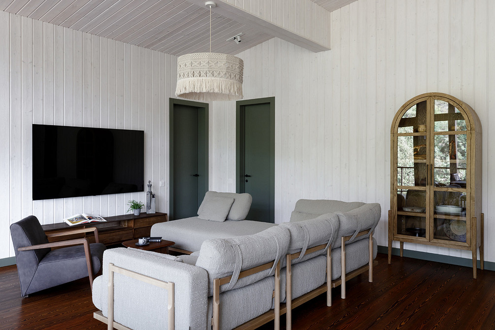 Дом с потрясающими видами на горы: интерьер 116 кв. м для двух поколений семьи