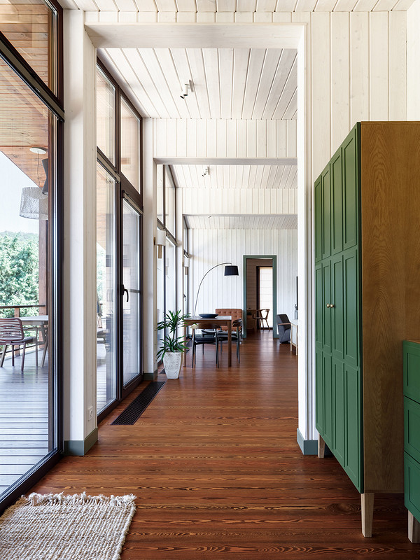 Дом с потрясающими видами на горы: интерьер 116 кв. м для двух поколений семьи