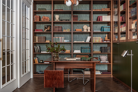 С чем сочетать дерево в интерьере: 6 примеров из дизайнерских проектов