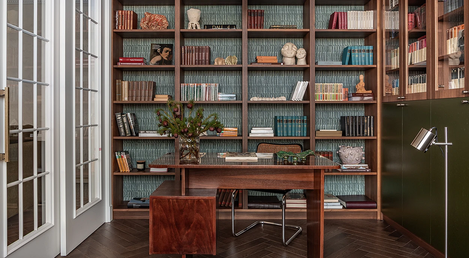 С чем сочетать дерево в интерьере: 6 примеров из дизайнерских проектов