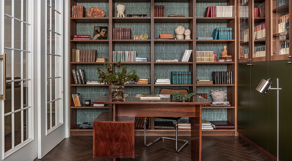 С чем сочетать дерево в интерьере: 6 примеров из дизайнерских проектов