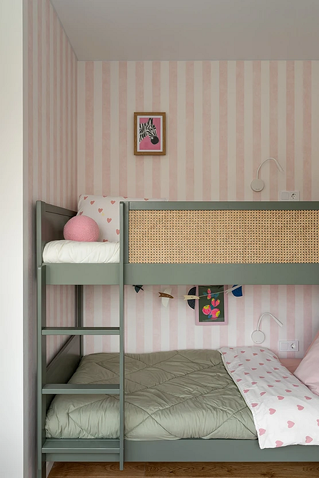 Как красиво повесить постеры: 5 популярных схем и красивые идеи (97 фото)