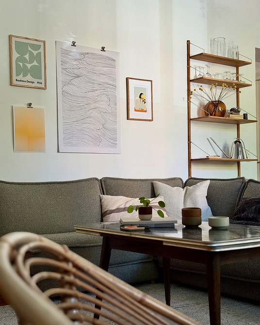 Как красиво повесить постеры: 5 популярных схем и красивые идеи (97 фото)