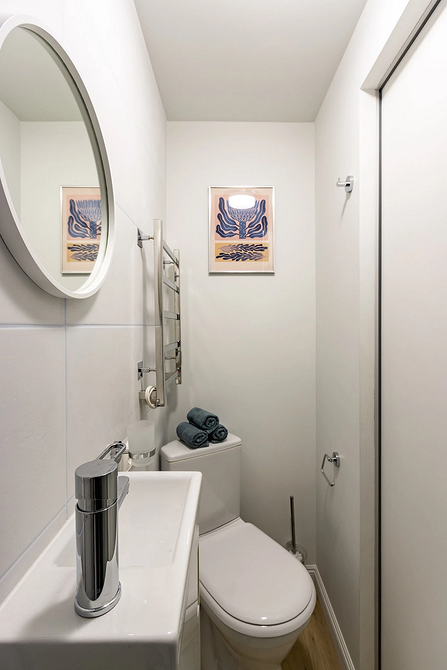 Как красиво повесить постеры: 5 популярных схем и красивые идеи (97 фото)