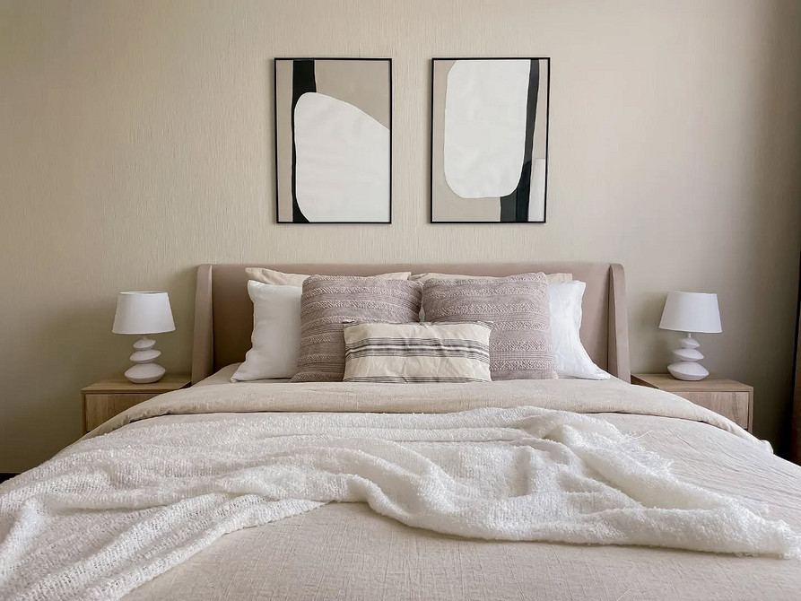 Как красиво повесить постеры: 5 популярных схем и красивые идеи (97 фото)