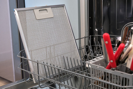 Кроме тарелок: 7 вещей в доме, которые можно мыть в посудомойке