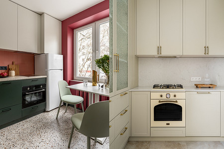 Как расставить мебель на маленькой кухне? 5 планировок для типовых квартир