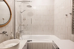 Как прикрепить ванну к стене: инструкции для акрила, стали, чугуна и камня