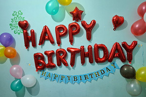 Как прикрепить шарики к стене: способы и полезные советы