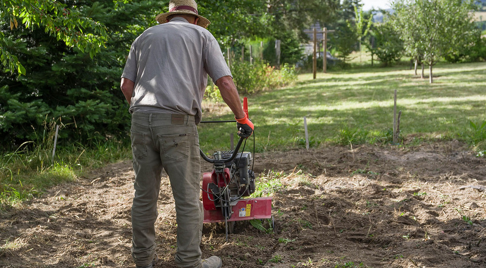 Как пахать мотоблоком: выбор навесного оборудования и полезные советы