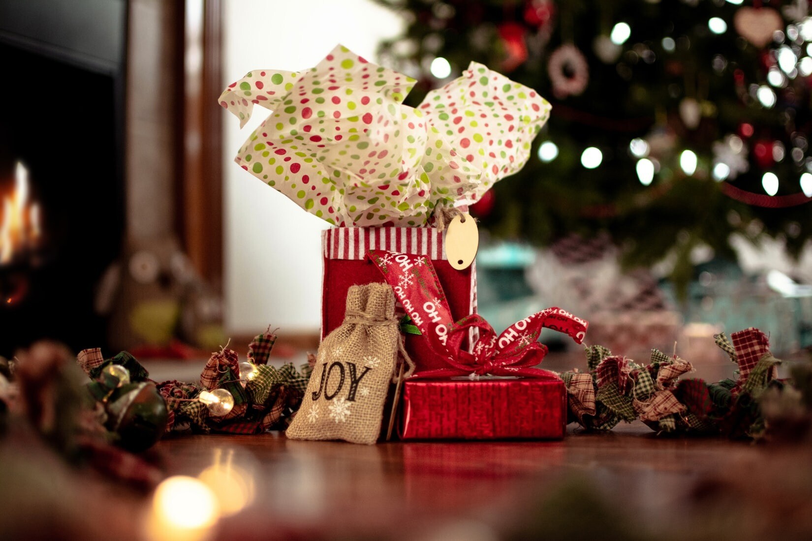 Christmas covers. Подарки под ёлкой. Рождественские подарки. Подарок на новый год. Подарок к Рождеству.