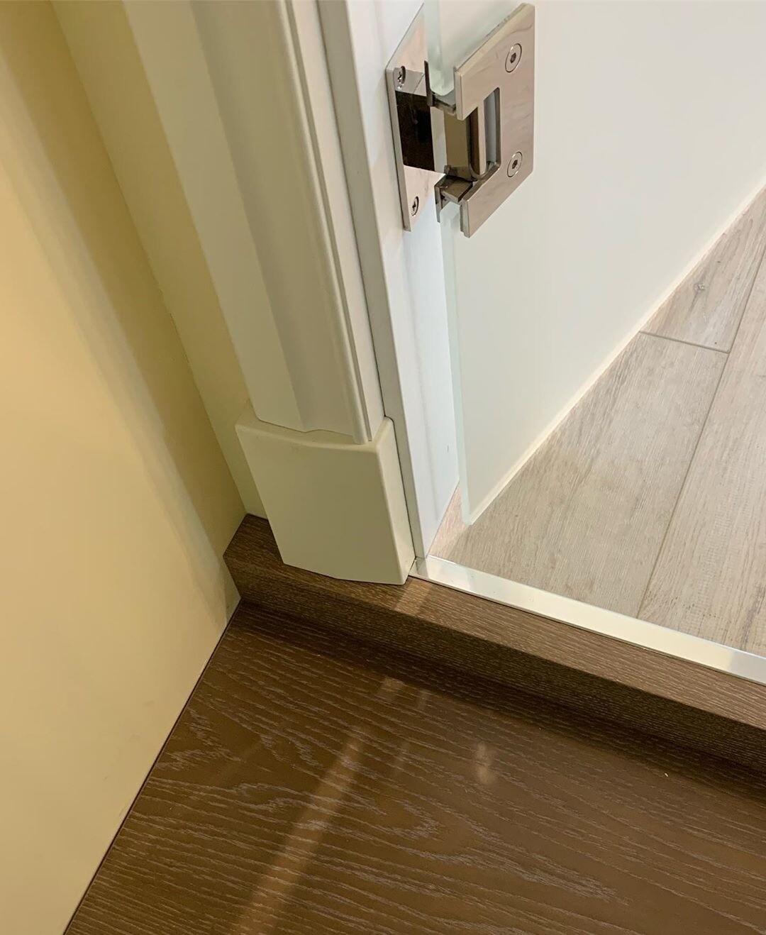 Раздвижные двери смотрятся эффектно и не занимают место