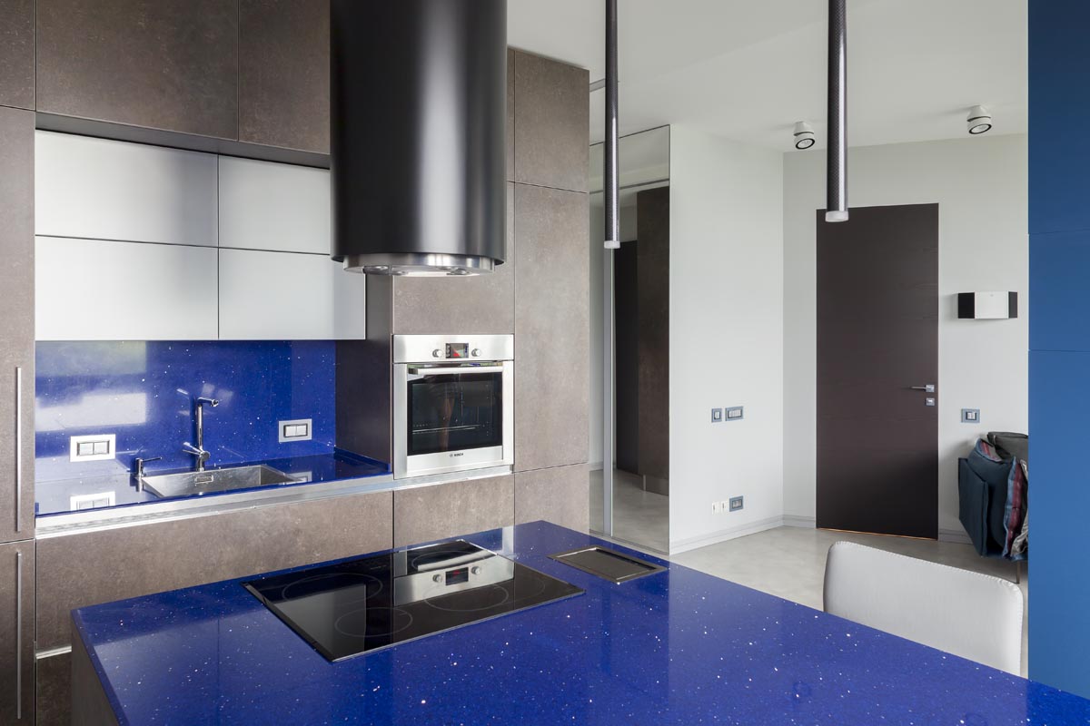 Квартира необычной планировки: дизайн в синих тонах