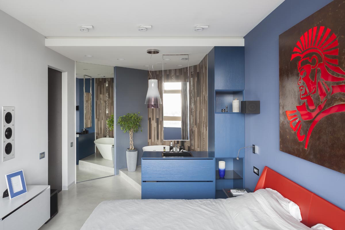 Квартира необычной планировки: дизайн в синих тонах