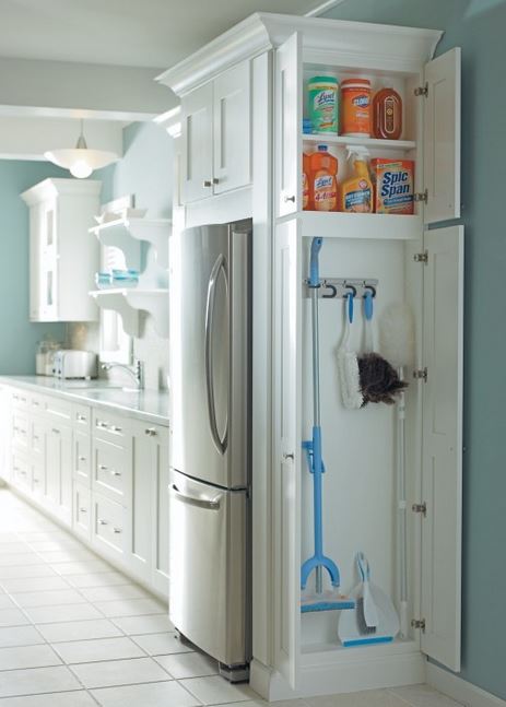 Фото: Masterbrand Cabinets Маленькая кухня: 8 потрясающих идей для хранения