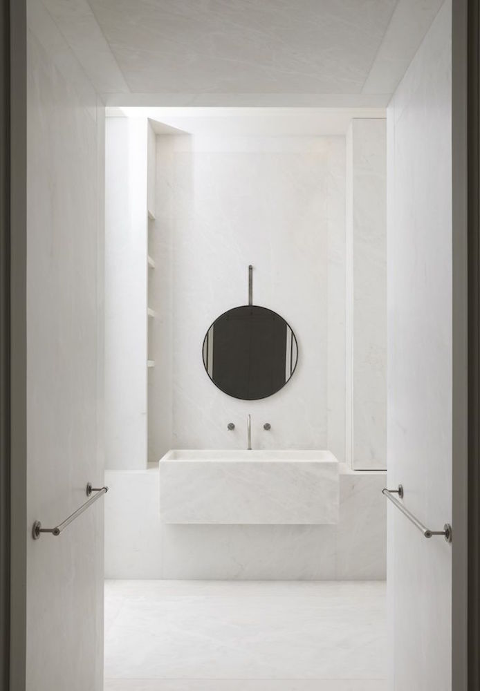 Мрамор в ванной комнате: 7 стилей интерьера, в которых будет уместен холодный камень