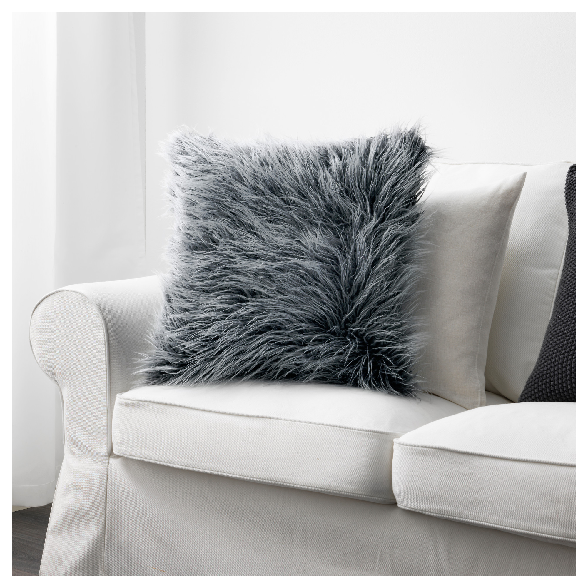 Подушка ВИНТЕР 2017, Ikea. Цена - 1 299 рублей. Фото: ikea.com Праздничное настроение: подборка классных интерьерных подарков к Новому году