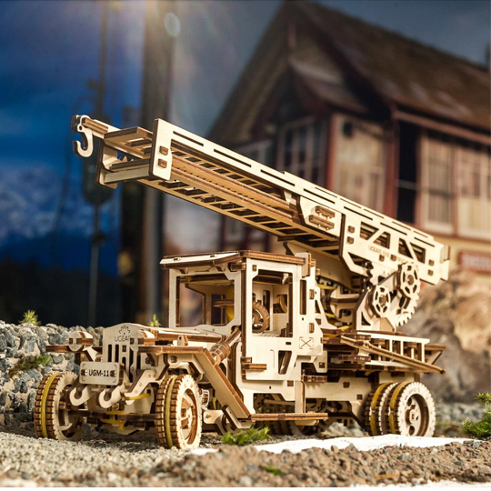 3D-пазл «Пожарная лестница», Ugears. Цена - 7990 рублей. Фото: pichshop.ru Праздничное настроение: подборка классных интерьерных подарков к Новому году