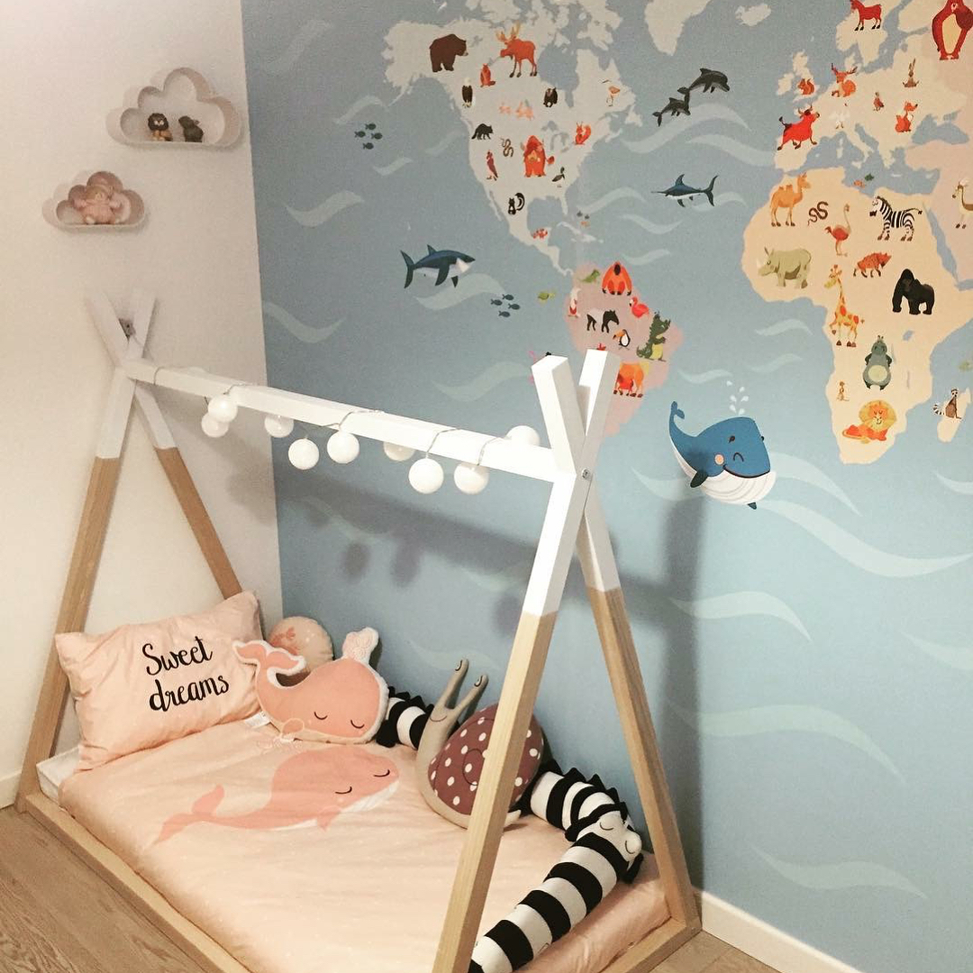 Детская карта мира в комнате фото