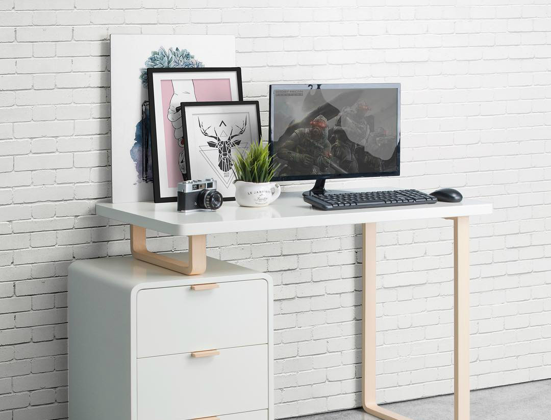 дизайн декор мебель стильный рабочий стол в квартиру-студию фото