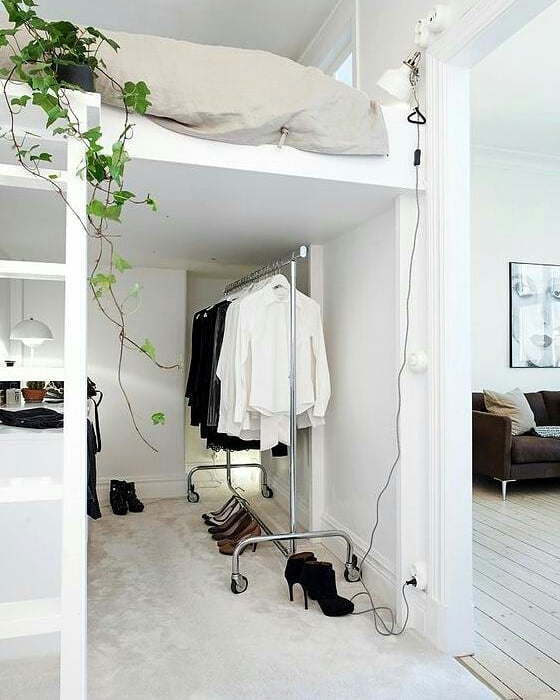 идея дизайн декор где разместить кровать в маленькой квартире фото