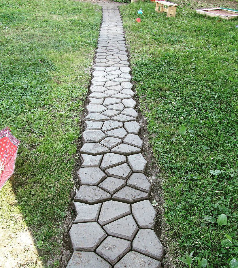 Садовая дорожка из бетонных форм