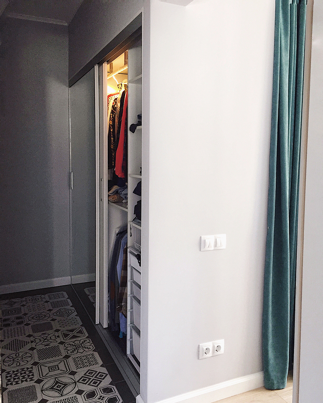 Встроенный шкаф в коридоре фото