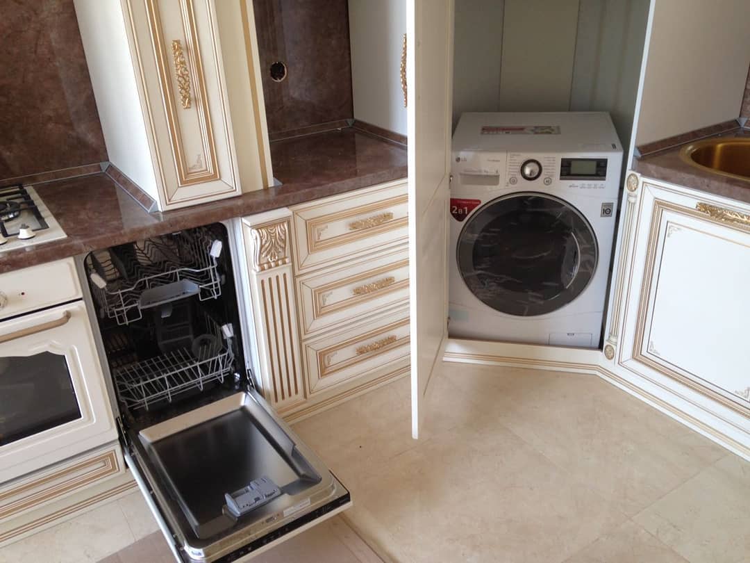 Как разместить стиральную машинку на кухне: реальный пример с фото