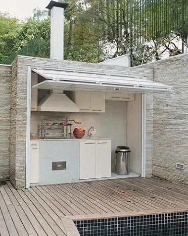 Закрытая летняя кухня фото