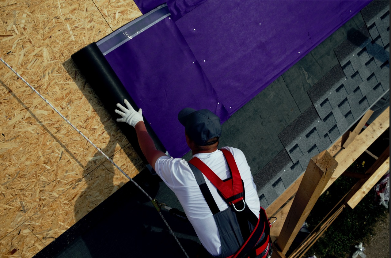 Как избежать ремонта крыши с помощью подкладочного ковра