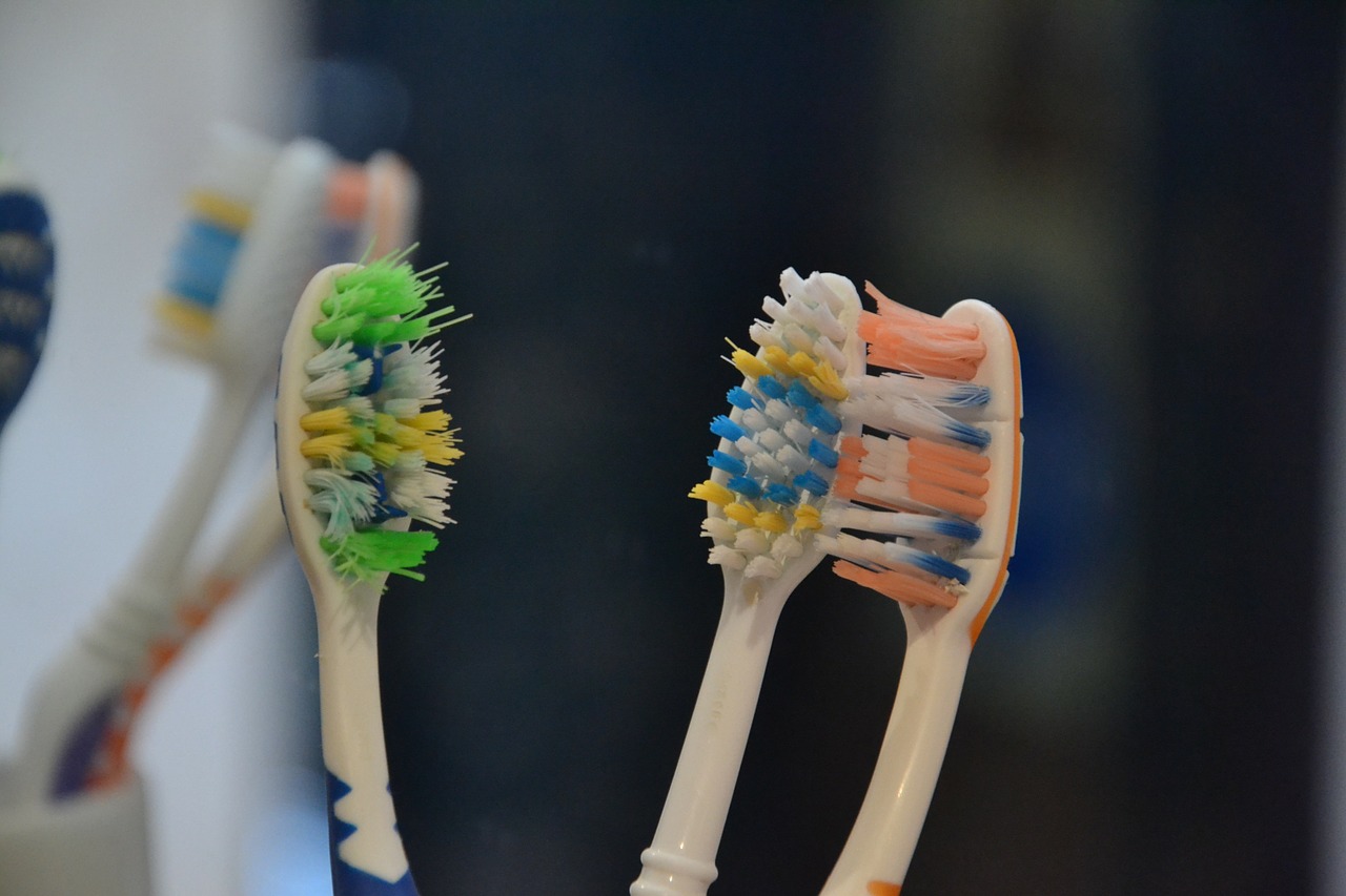 зубные щетки и бактерии