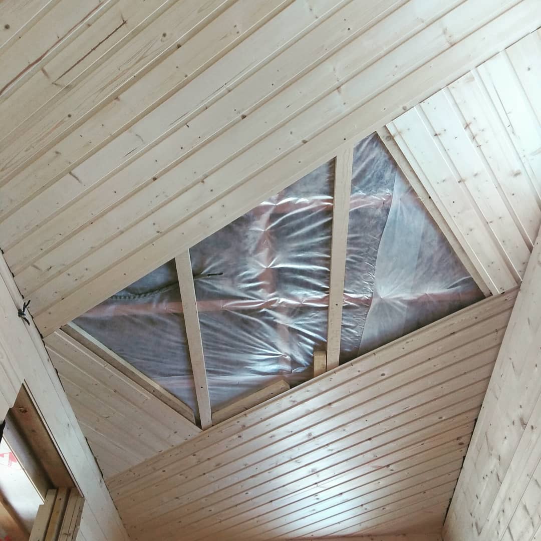 Какой деревянный потолок лучше сделать