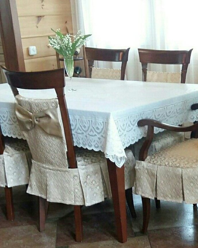 Стулья в чехлах Стулья в чехлах